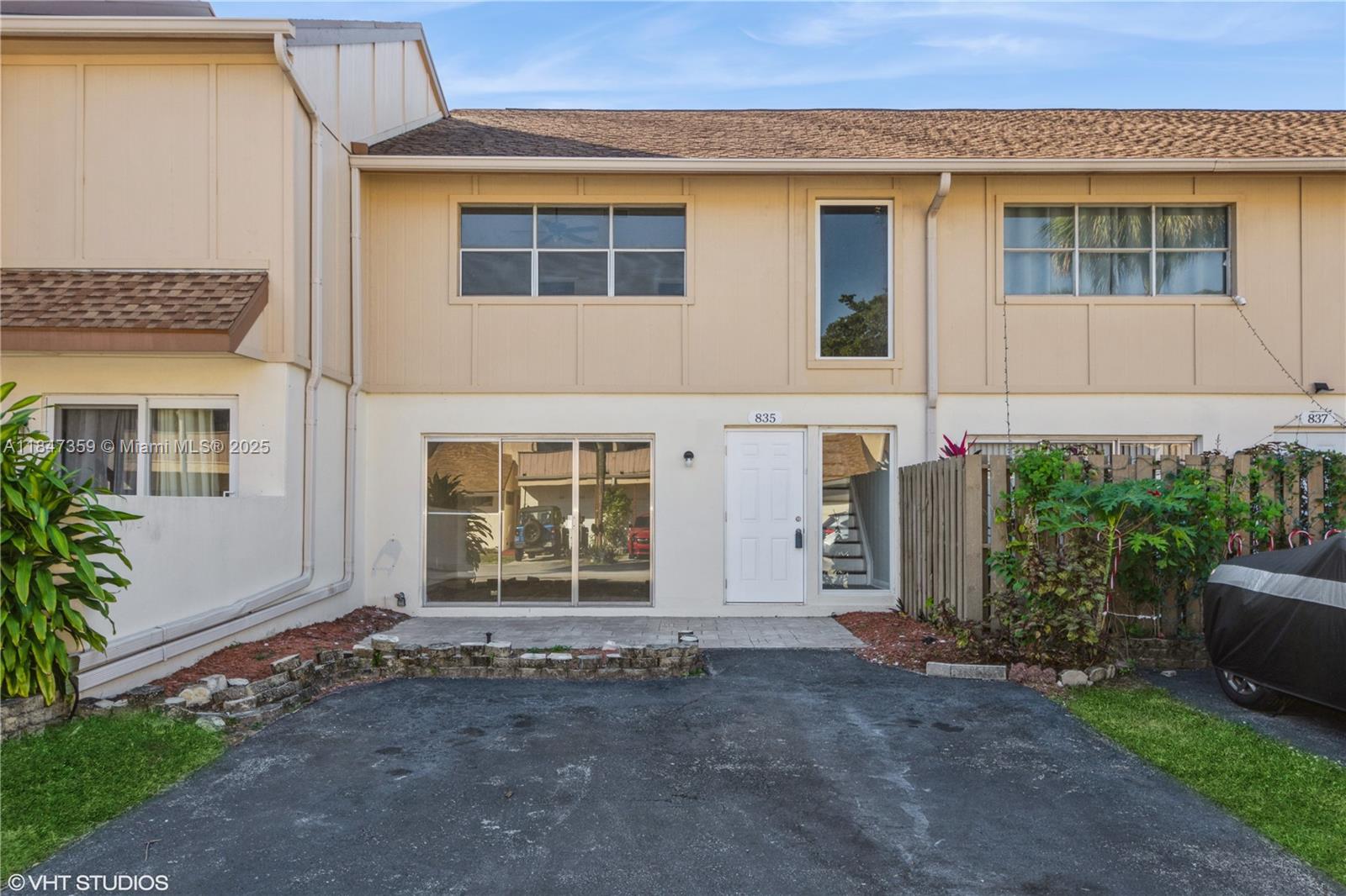 835 NW 81st Ter 7 FL