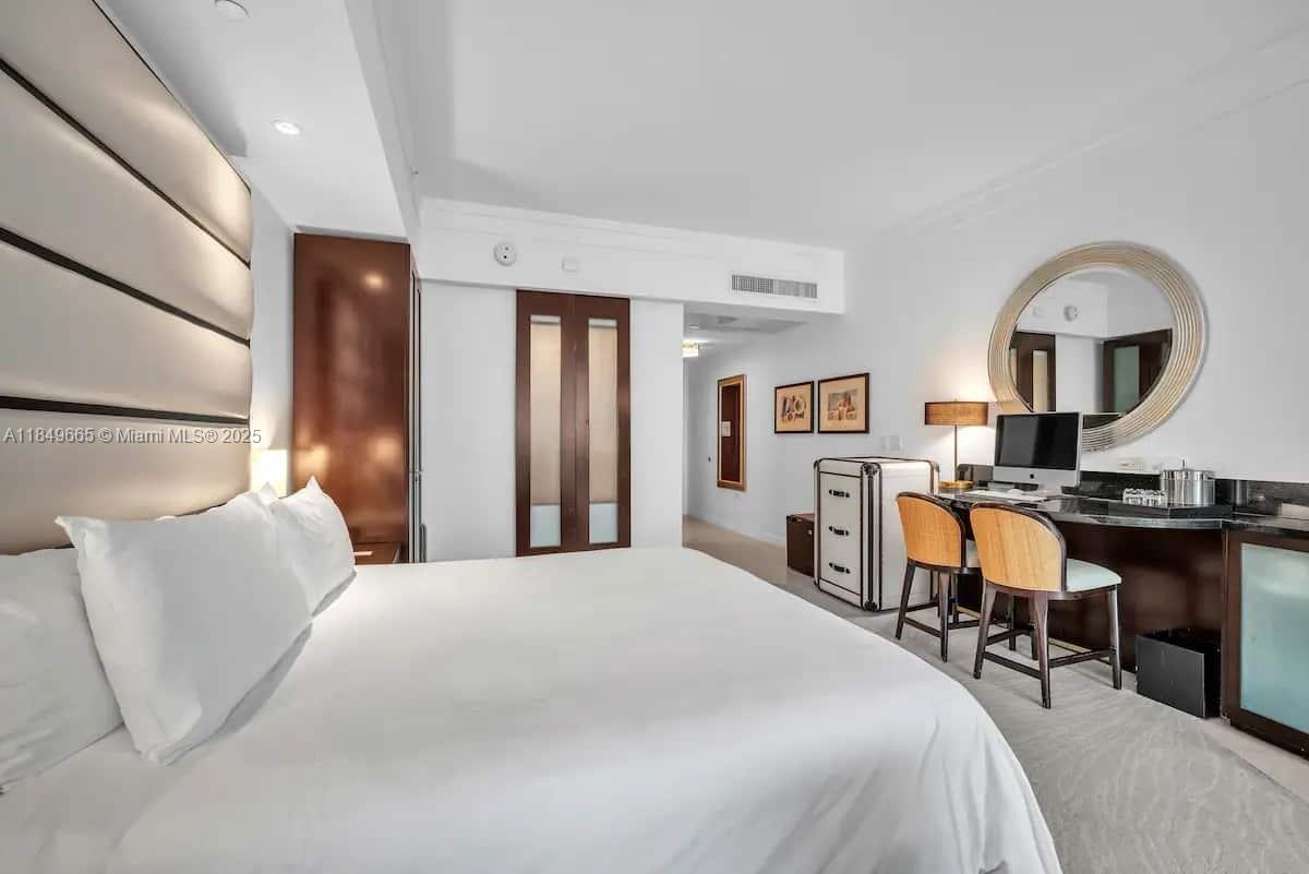 4391 Collins Ave 918 FL